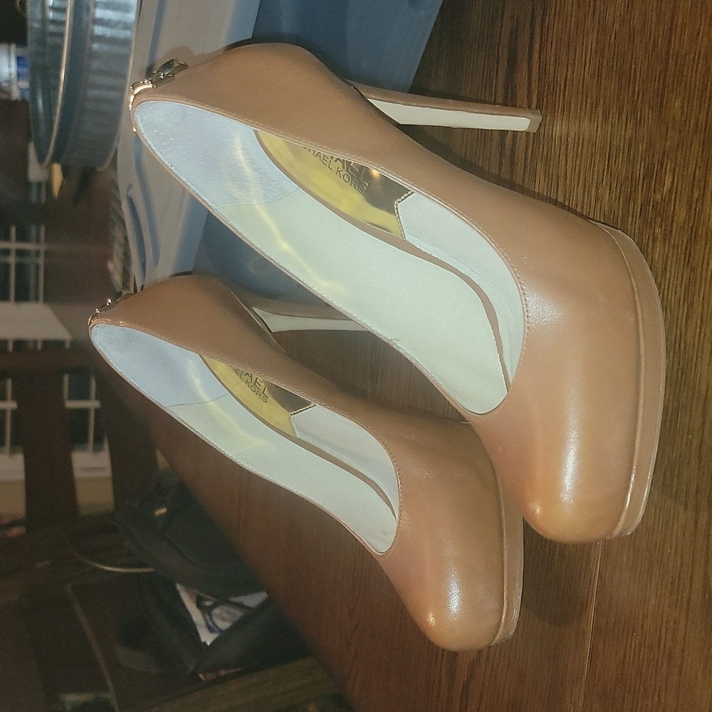 Michael kors high heel pumps